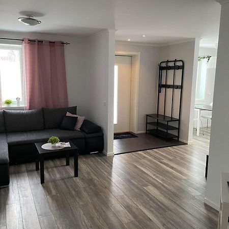 Jaettefin Laegenhet Mellan Staden Och Fjaellet Oviken Exterior foto